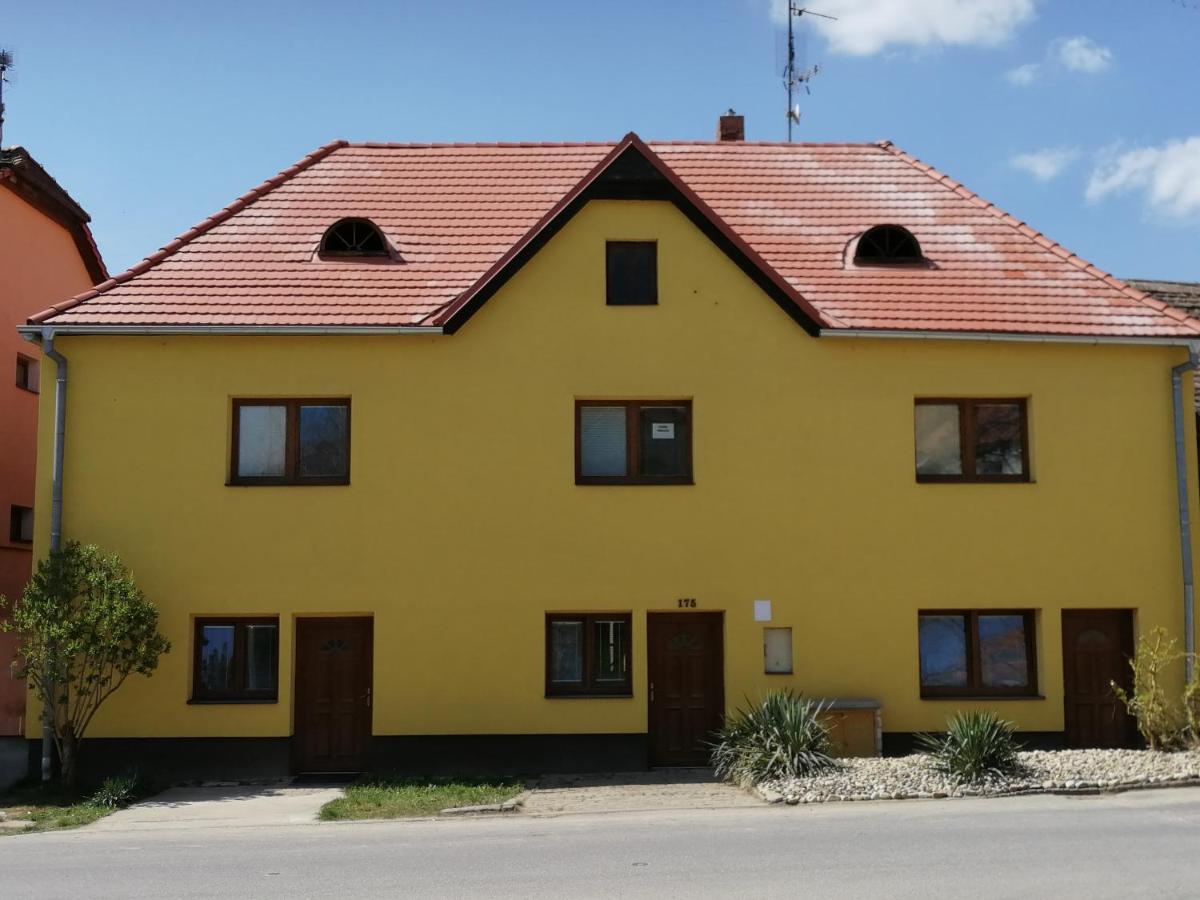 Privat Bohemia Hotel Satov Exterior photo